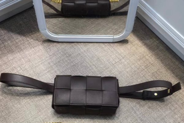 Quilted leather belt chest bag - Image 7