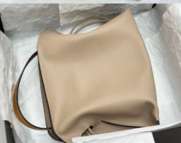 Cinch leather bag - small - Image 2